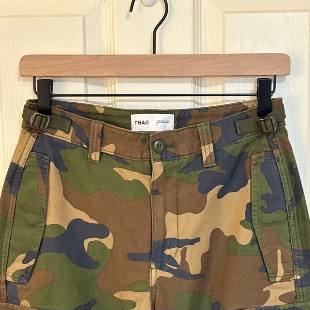 Aritzia TNA New Supply Cargo Pants Camo Mid Rise Straight Leg Size 0 - Picture 7 of 11